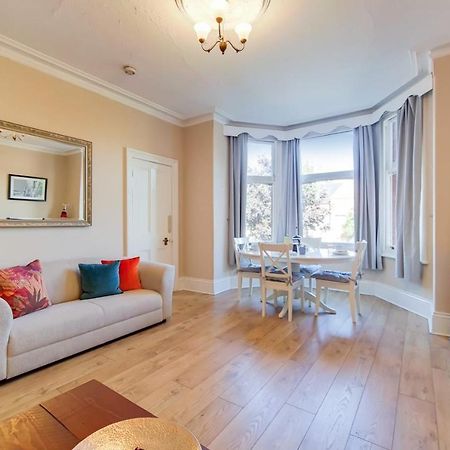 Spacious Ealing Broadway Apartment London Exterior foto