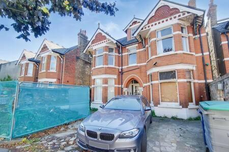 Spacious Ealing Broadway Apartment London Exterior foto
