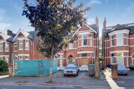 Spacious Ealing Broadway Apartment London Exterior foto