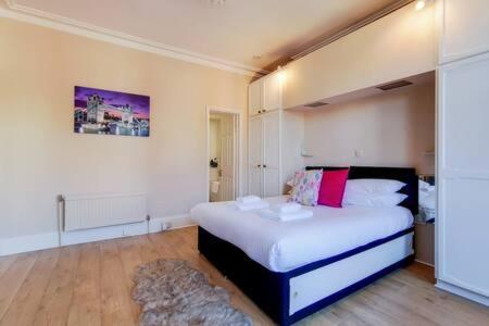 Spacious Ealing Broadway Apartment London Exterior foto