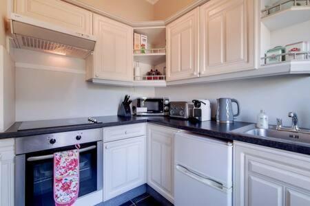 Spacious Ealing Broadway Apartment London Exterior foto